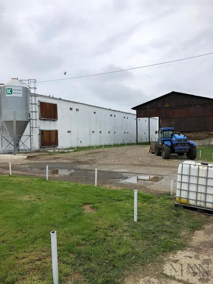 Spațiu industrial, de 1,300 mp, în Leș