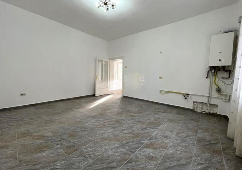 Casă individuală cu 3 camere cu Canalizare în Central