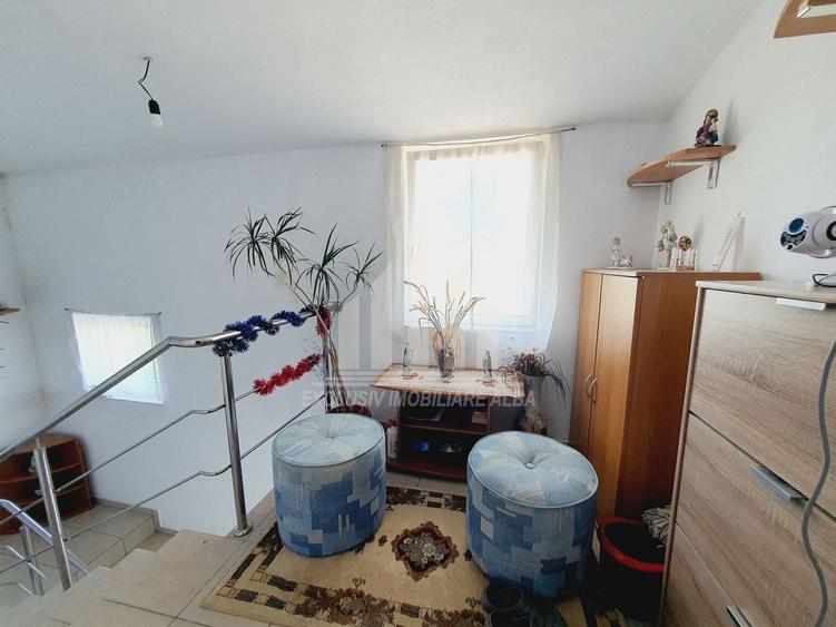 Apartament cu 3 camere decomandat, mobilat în Cetate
