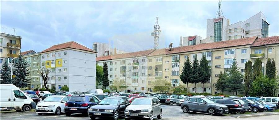 Apartament cu 2 camere semidecomandat, mobilat în Central
