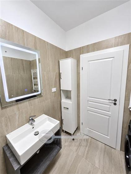 Apartament cu 2 camere semidecomandat, mobilat în Tătărași
