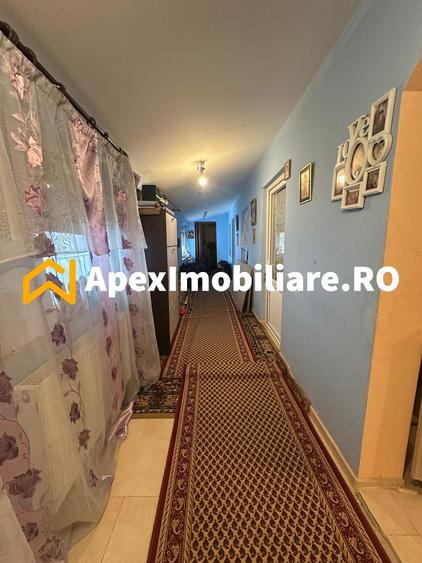 Casă individuală cu 15 camere cu Canalizare în Apărătorii Patriei