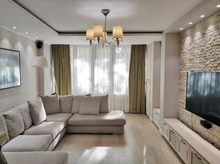 Apartament cu 3 camere decomandat, mobilat în Central