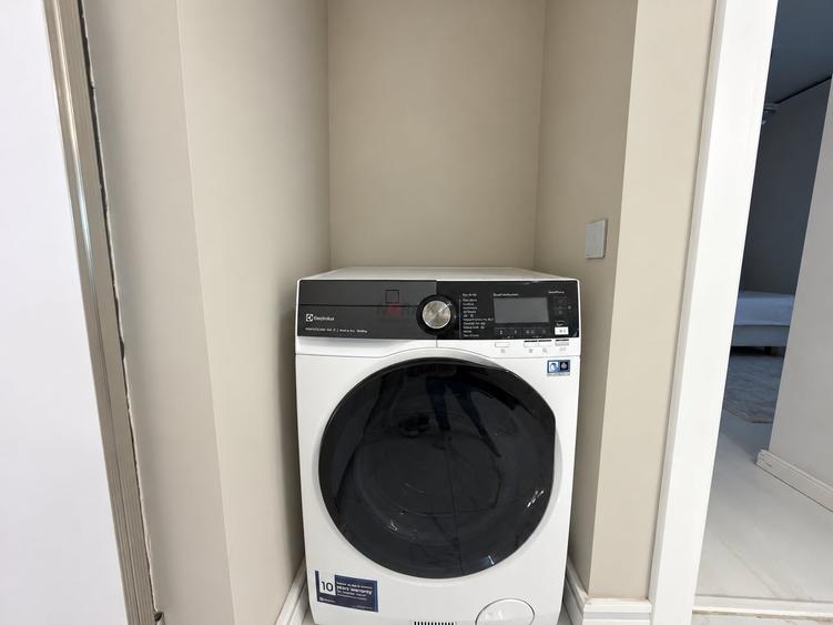 Apartament cu 3 camere semidecomandat, mobilat în Berceni