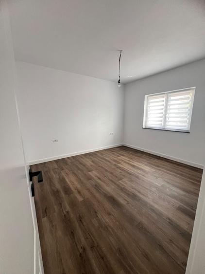 Casă cu 4 camere în Boșteni