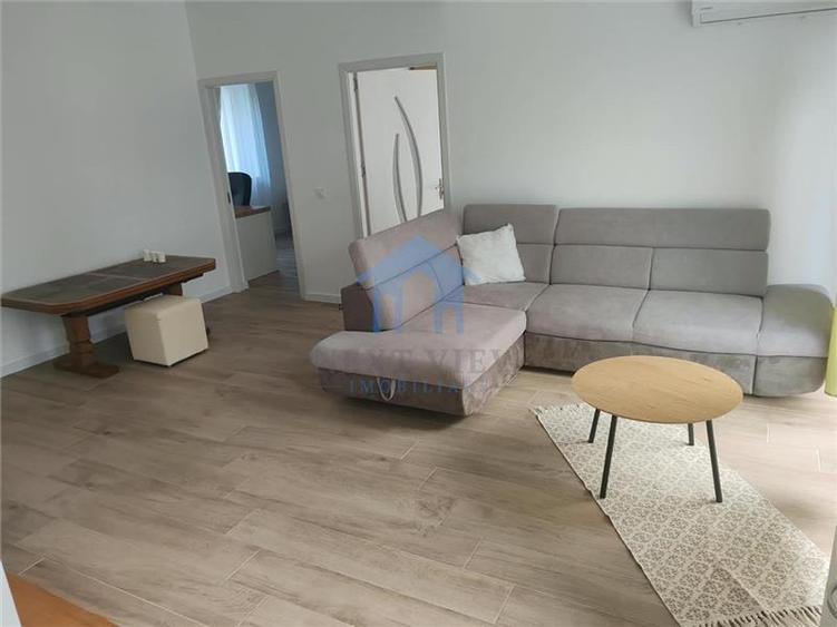 Apartament cu 3 camere decomandat în Gruia