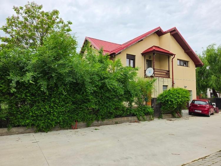 Casă individuală cu 5 camere cu Teren 400 Mp în Domnești