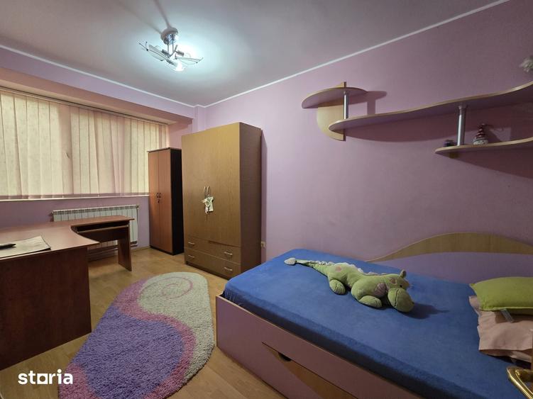 Apartament cu 3 camere decomandat în Port