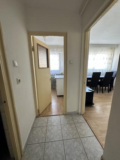 Garsonieră decomandată, mobilată în Cetate
