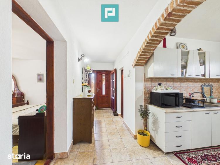 Casă cu 6 camere cu Teren 2029 Mp în Ghioroc