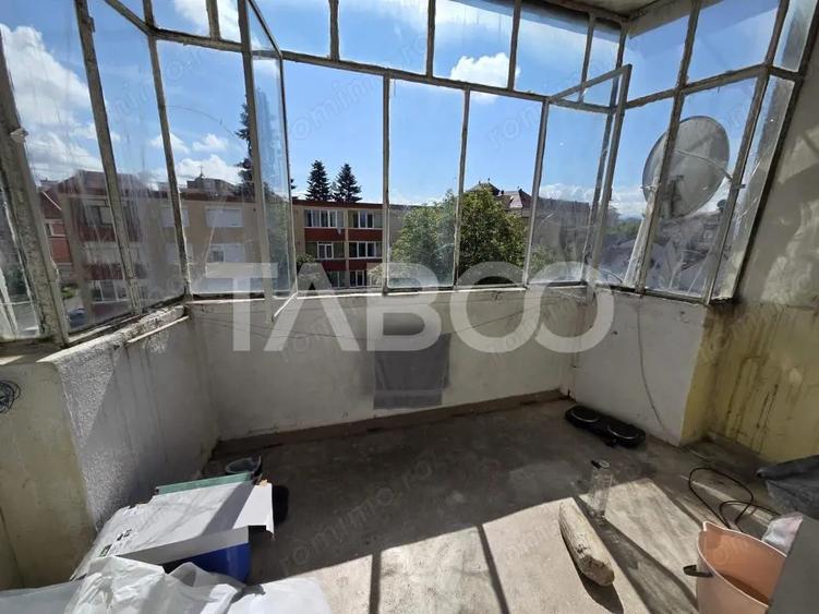 Apartament cu 3 camere semidecomandat în Central