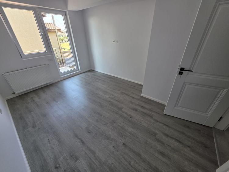 Apartament cu 3 camere decomandat în Dobroești