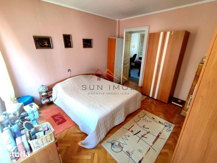 Casă cu 10 camere cu Teren 355 Mp în Ana Ipătescu