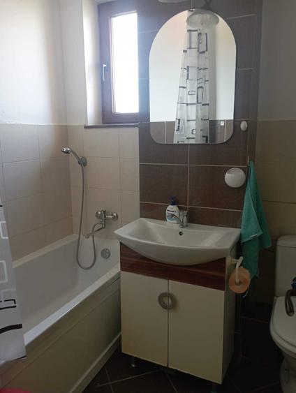 Apartament cu 3 camere decomandat în Zăvoi