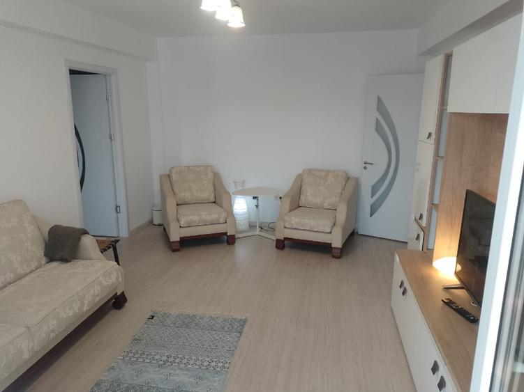Apartament cu 2 camere semidecomandat, mobilat în Central