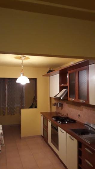 Apartament cu 4 camere decomandat în Gorjului