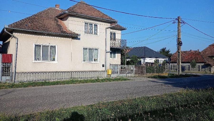 Casă cu Teren 250 Mp în Central