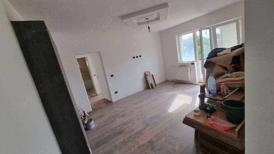 Apartament cu 3 camere semidecomandat în Livada