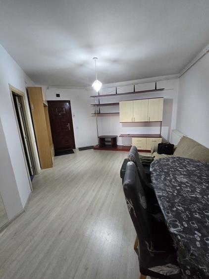 Apartament cu 2 camere semidecomandat în Dosu Bricii