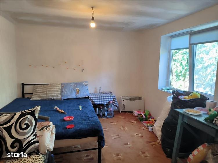 Casă cu 3 camere în Novaci