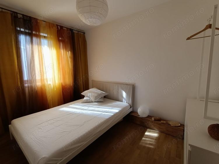 Apartament cu 3 camere semidecomandat, mobilat în Central