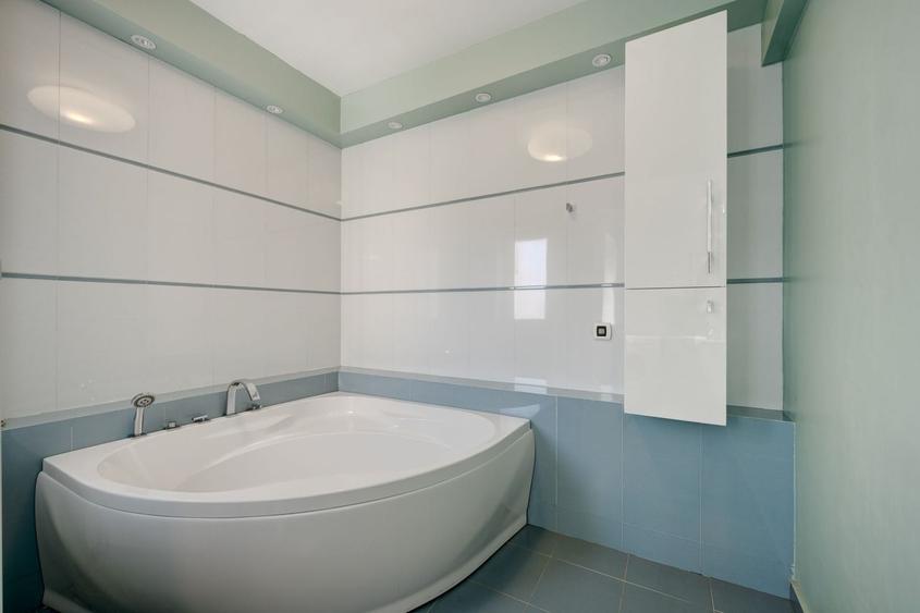 Apartament cu 3 camere decomandat, mobilat în Exterior Nord
