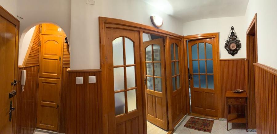 Apartament cu 3 camere decomandat în Lunei