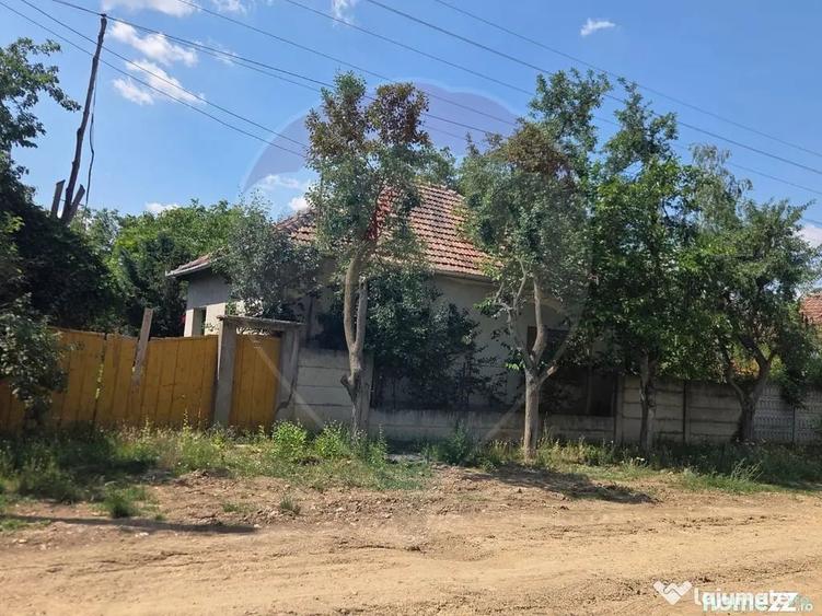 Casă cu 4 camere cu Teren 2676 Mp în Boiu