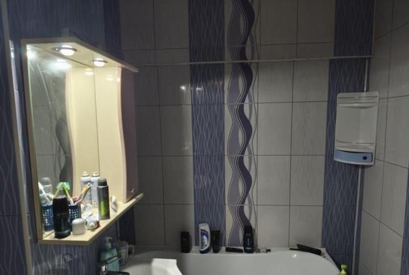 Apartament cu 3 camere decomandat, mobilat în Trocadero