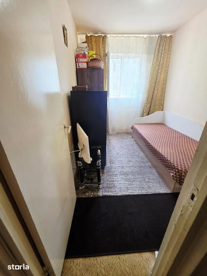 Apartament cu 3 camere nedecomandat în Malu Roșu