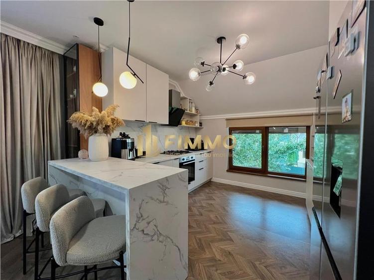 Casă individuală cu 7 camere cu Teren 800 Mp în Sfântu Ilie