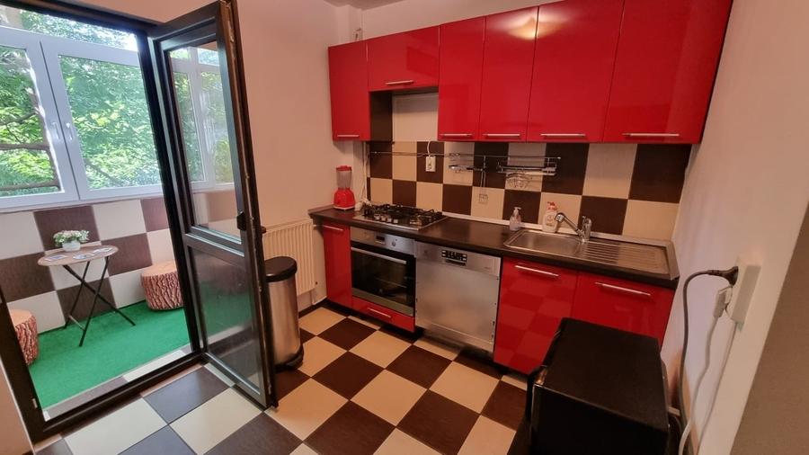 Apartament cu 3 camere decomandat, mobilat în Crângași