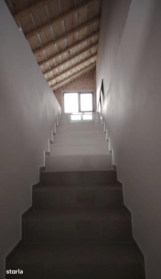 Casa de vanzare, 4 camere, mansarda - 1