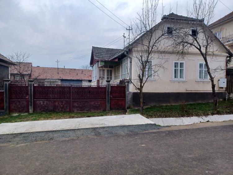 Casă cu 2 camere în Sic