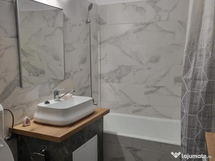 Apartament cu 2 camere semidecomandat în Mărăcineni