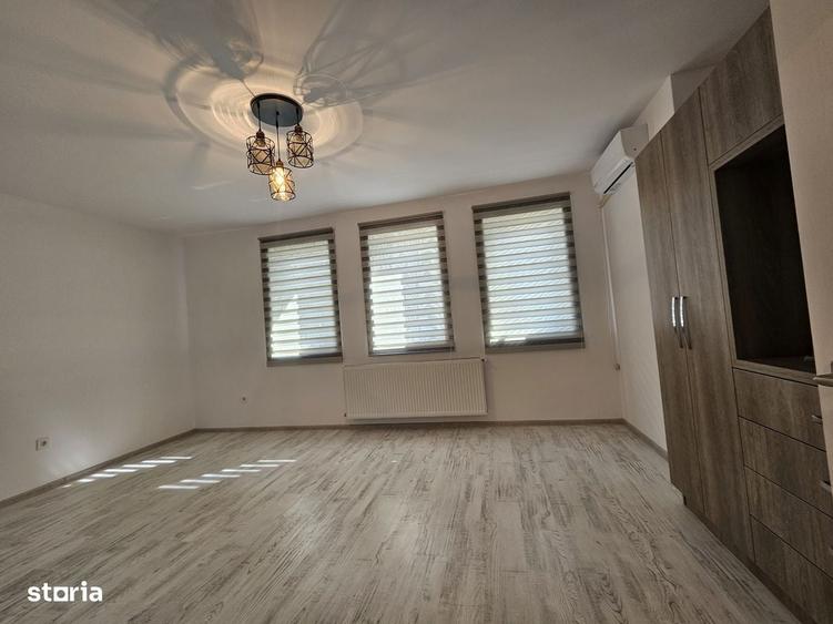 Garsonieră decomandată în Central