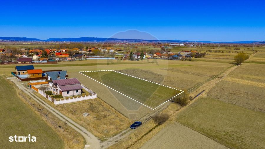 Teren de 3700 mp, în Prejmer