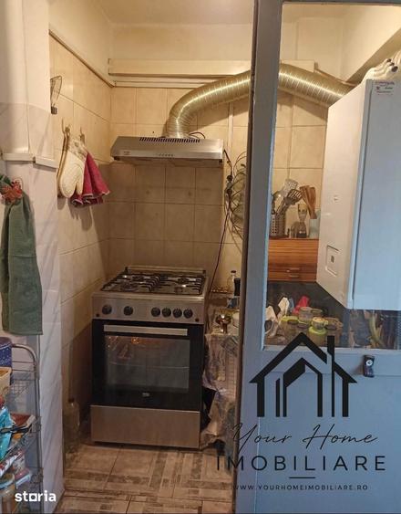 Apartament cu 3 camere decomandat în Sărari