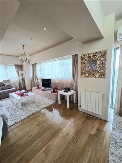 Apartament cu 3 camere semidecomandat, mobilat în Faleza Nord