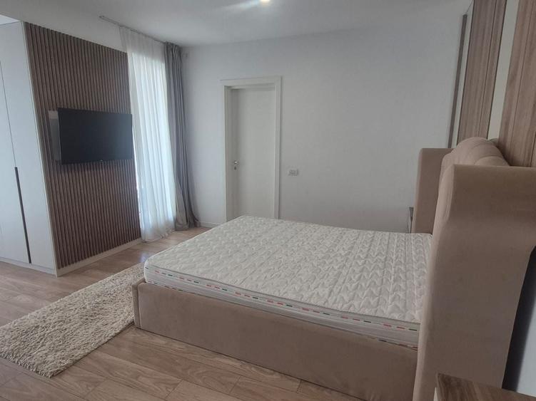 Apartament cu 3 camere semidecomandat, mobilat în Pipera