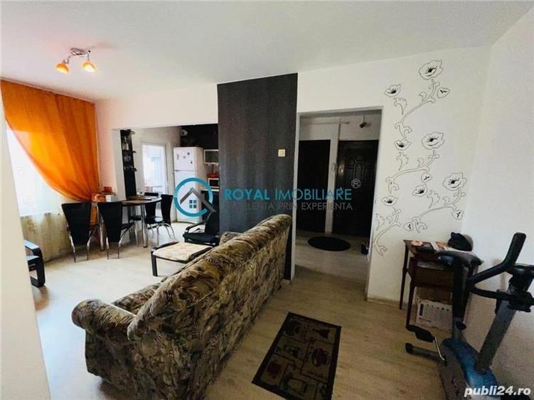 Apartament cu 3 camere decomandat în Malu Roșu