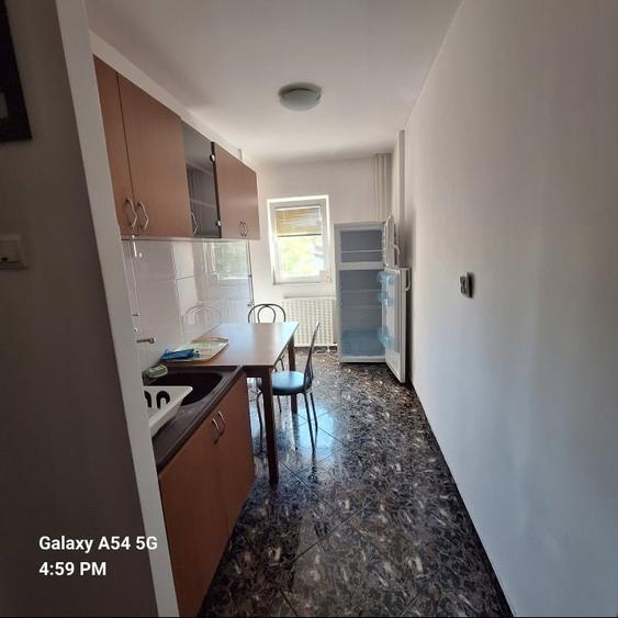 Garsonieră decomandată în Decebal