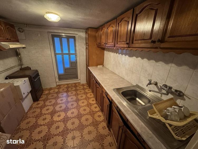 Casă cu 4 camere decomandat în Central