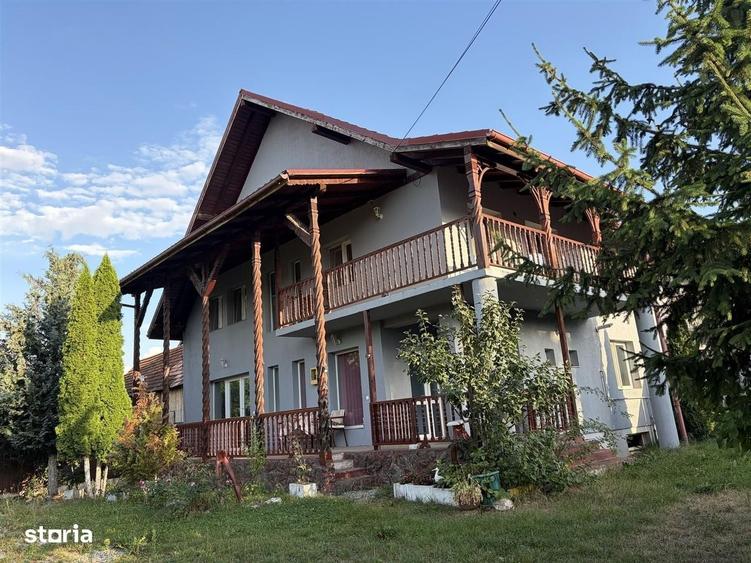 Casă cu 4 camere cu Teren 820 Mp în Cârțișoara