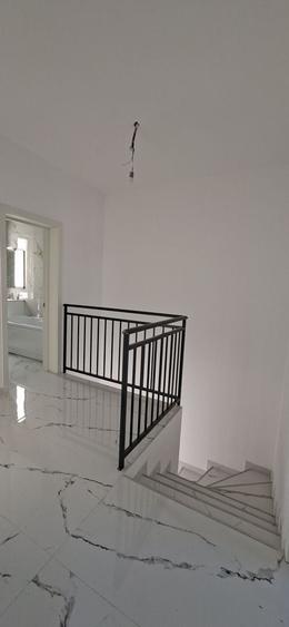 Duplex cu 5 camere cu Canalizare în Dumbrăvița