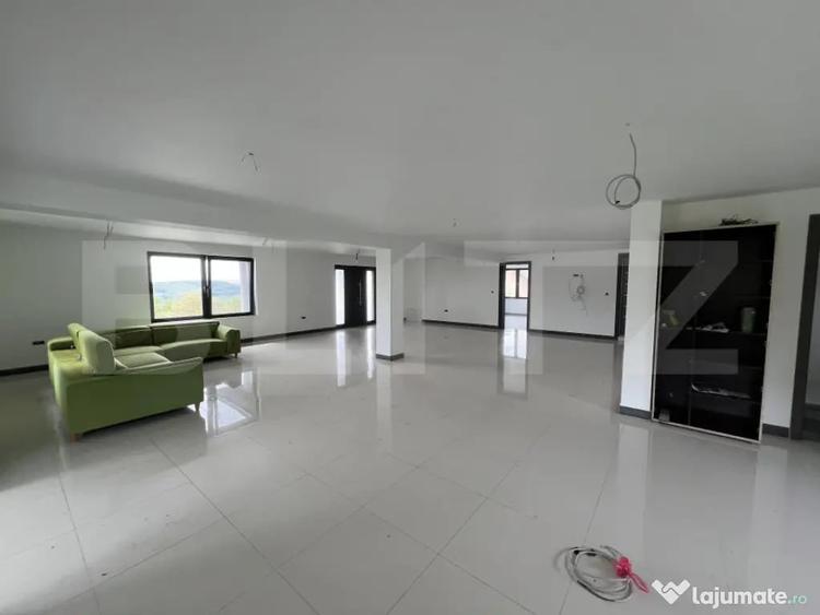 Casă cu 3 camere cu Teren 2600 Mp în Râciu