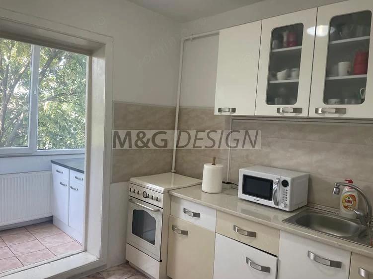 Apartament cu 3 camere decomandat în Girocului