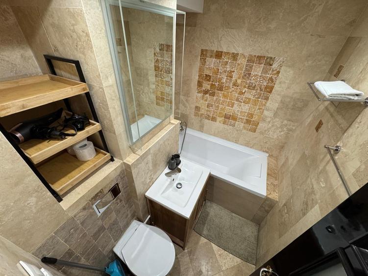 Apartament cu 3 camere decomandat în Copou