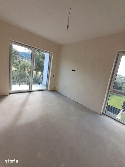 Casă cu 5 camere cu Teren 600 Mp în Vasilați