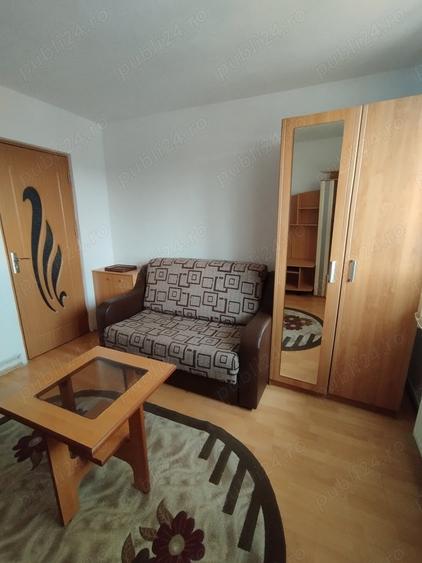 Apartament cu 3 camere decomandat în Vălenii de Munte